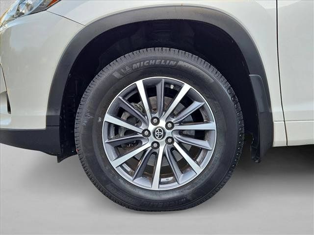 Used 2018 Toyota Highlander XLE AWD/4WD image 24