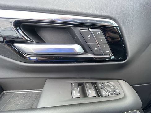 Certified 2025 Chevrolet Suburban Premier AWD/4WD image 24