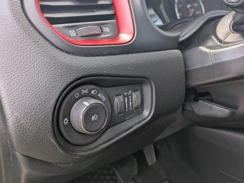 Used 2017 Jeep Renegade Trailhawk AWD/4WD image 8