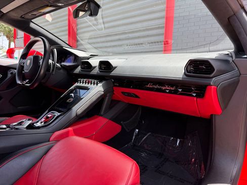 Used 2022 Lamborghini Huracan EVO RWD image 35