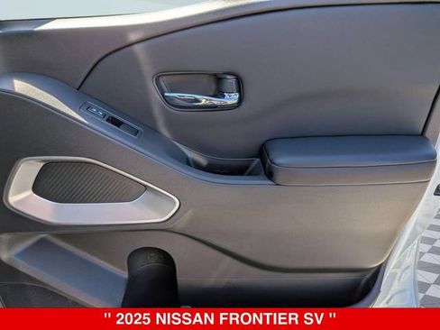 Certified 2025 Nissan Frontier SV AWD/4WD image 37