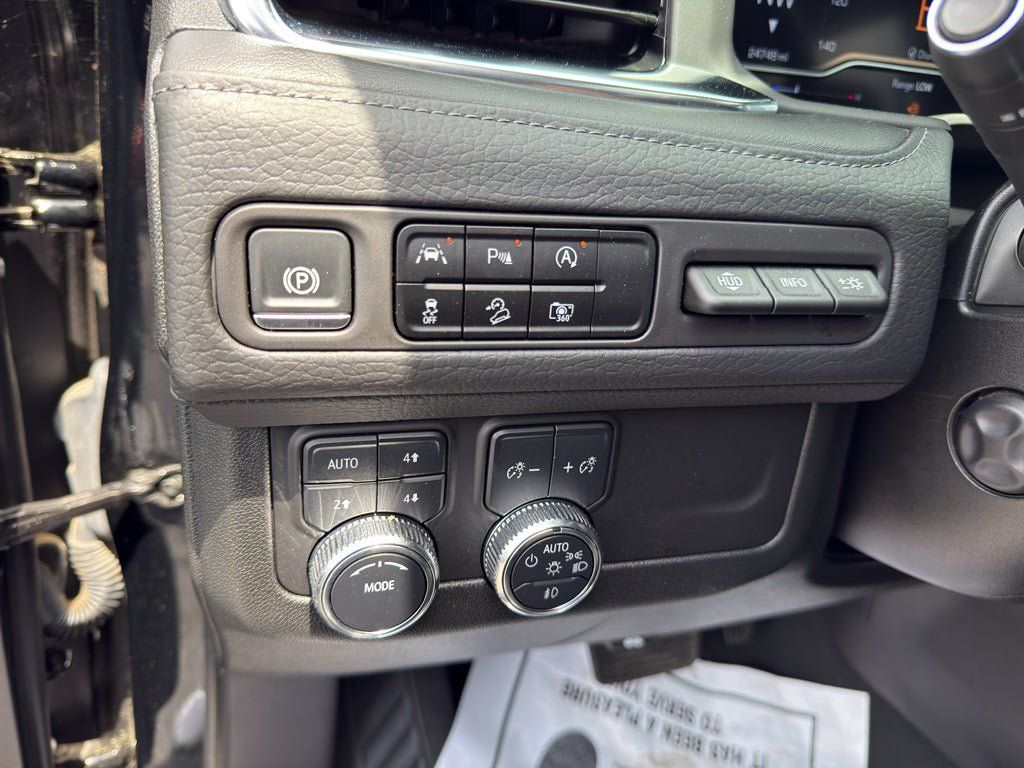 Used 2024 GMC Yukon Denali AWD/4WD image 11