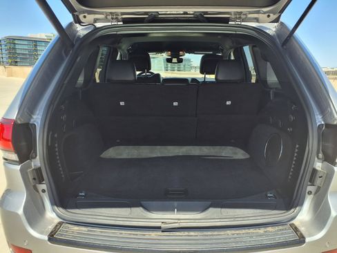 Used 2018 Jeep Grand Cherokee Altitude RWD image 16