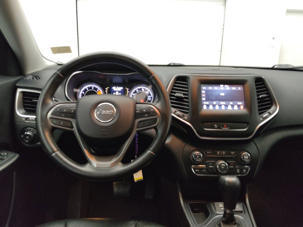 Used 2019 Jeep Cherokee Latitude Plus FWD image 22