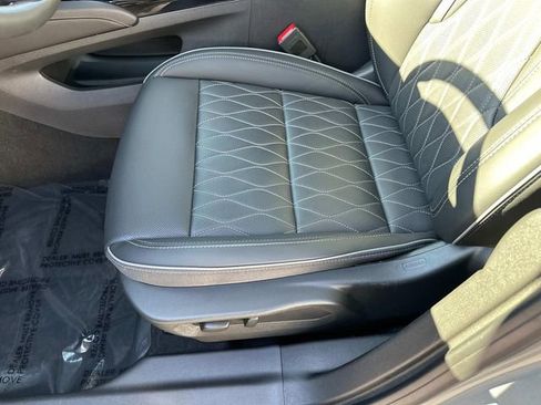 Used 2023 Buick Envision Avenir image 13