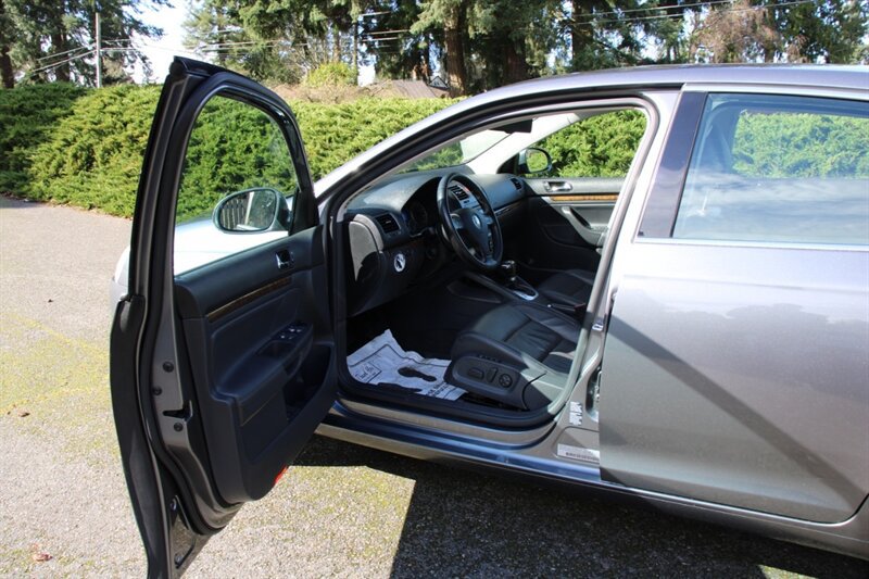 Used 2005 Volkswagen Jetta 2.5 FWD image 5