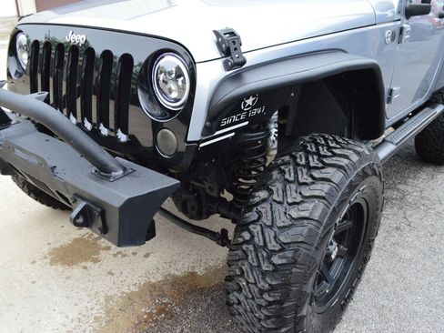 Used 2013 Jeep Wrangler Sport AWD/4WD image 4