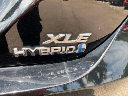 Used 2020 Toyota Camry XLE w/ Sunroof Package FWD image 28