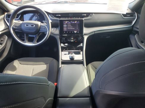 Used 2025 Jeep Grand Cherokee Laredo w/ Trailer Tow Package image 14