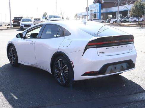 Used 2023 Toyota Prius XLE image 7