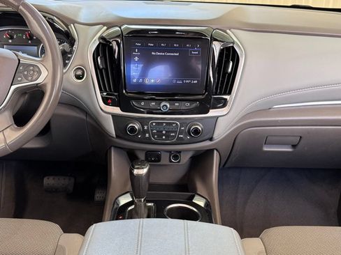 Used 2020 Chevrolet Traverse LT FWD image 3