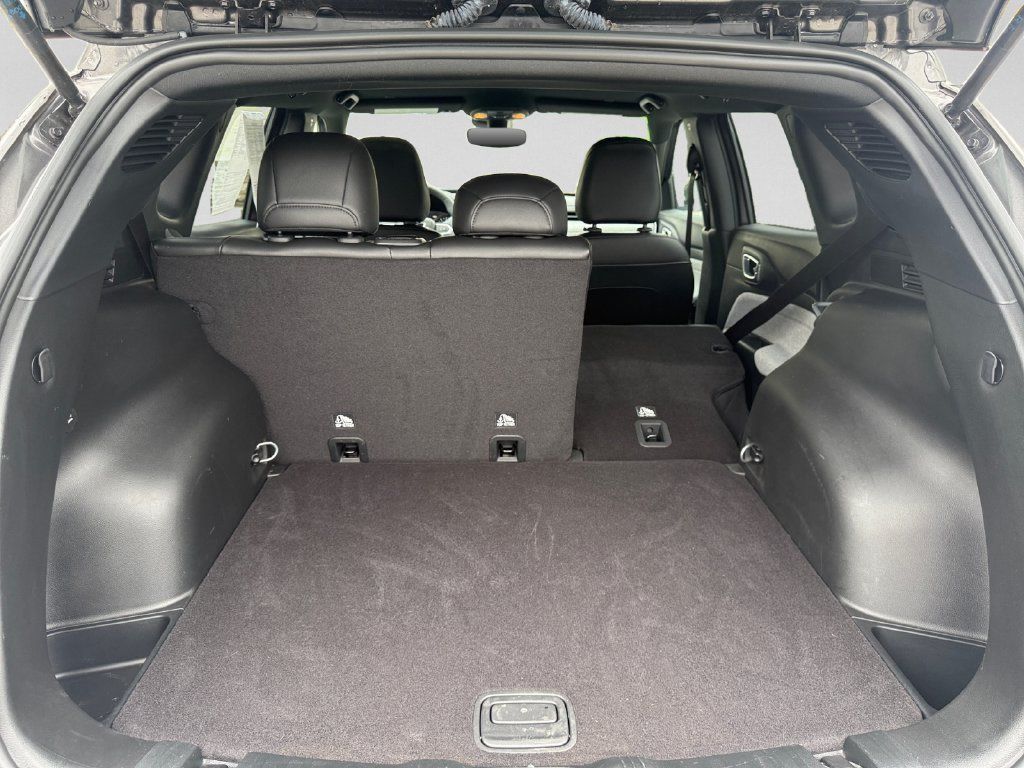 Certified 2023 Jeep Compass Latitude AWD/4WD image 28