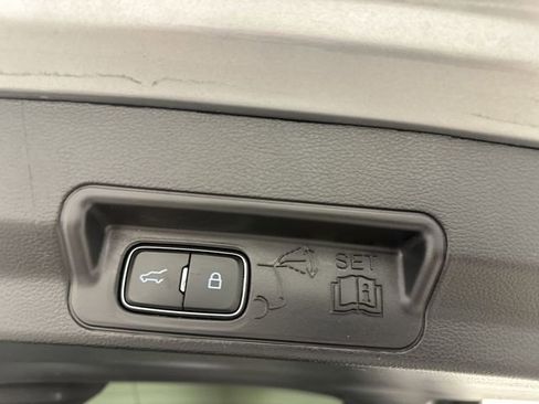Used 2022 Ford Explorer Limited RWD image 26