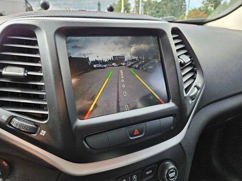 Used 2015 Jeep Cherokee Trailhawk w/ Comfort/Convenience Group AWD/4WD image 30