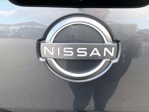 Used 2024 Nissan Titan SV image 29