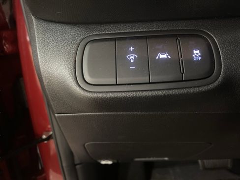 Used 2022 Hyundai Venue Limited image 16