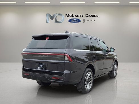 New 2025 Lincoln Navigator Reserve image 5