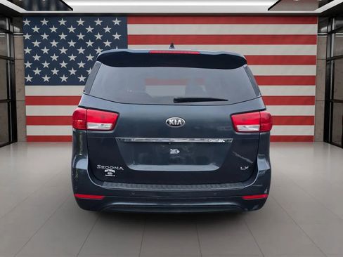 Used 2016 Kia Sedona LX w/ LX Essentials Premium Package image 5
