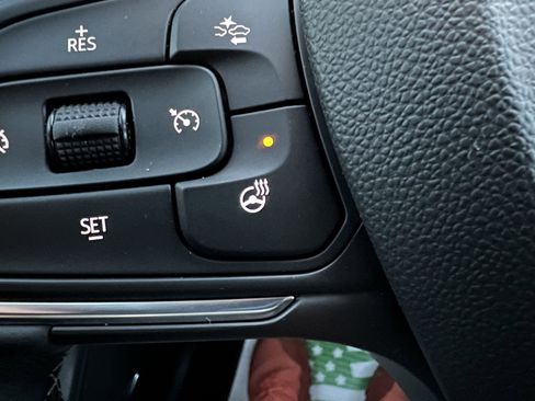 Used 2021 Buick Envision Essence w/ Technology Package I image 25