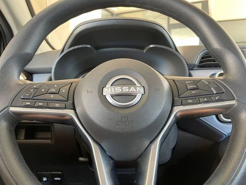 Used 2025 Nissan Versa SV image 25