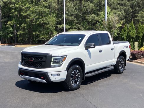 Used 2023 Nissan Titan PRO-4X w/ Pro-4x Convenience Package AWD/4WD image 10