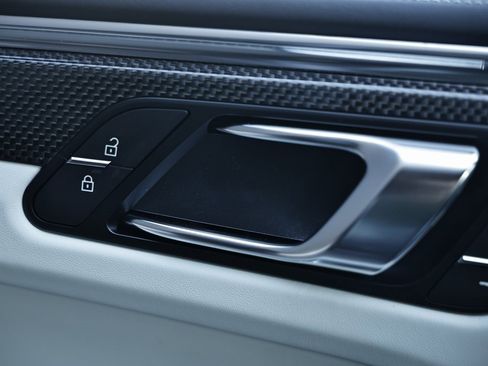 New 2026 Porsche Macan image 20