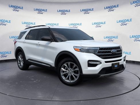 Used 2023 Ford Explorer XLT w/ Equipment Group 202A AWD/4WD image 2