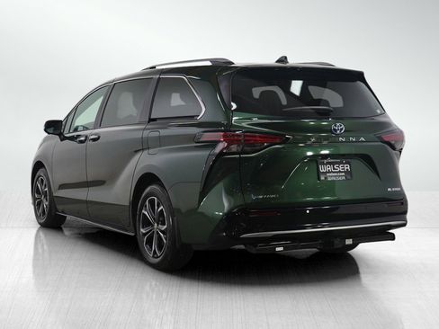 Used 2025 Toyota Sienna Platinum image 3