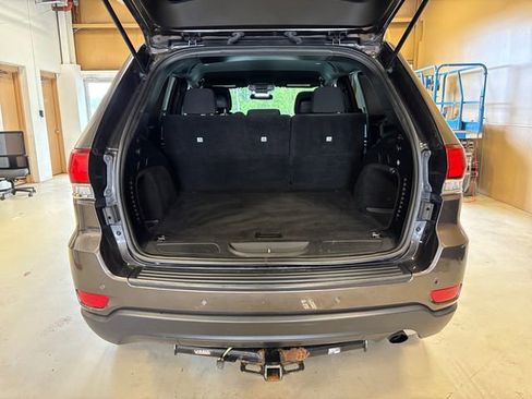 Used 2021 Jeep Grand Cherokee Laredo AWD/4WD image 22