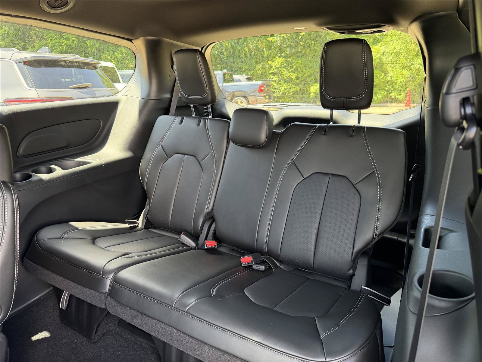 New 2027 Chrysler Pacifica Select FWD image 17