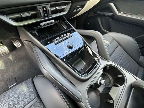 Certified 2025 Porsche Cayenne GTS image 17