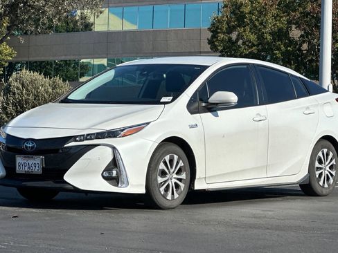 Used 2022 Toyota Prius Prime Limited image 8