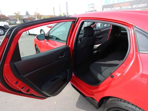 Used 2019 Honda Civic Sport image 31