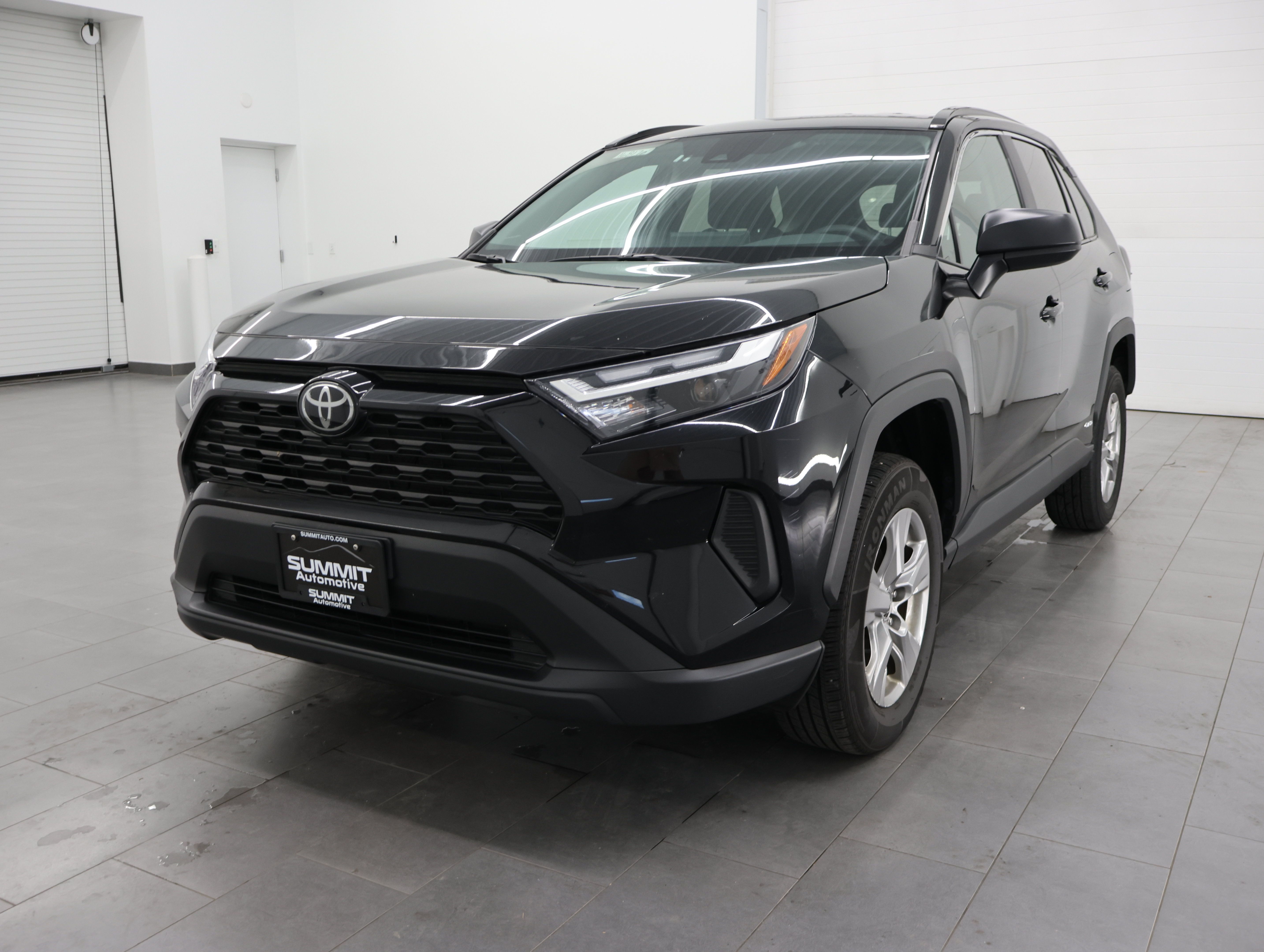 Used 2025 Toyota RAV4 LE AWD/4WD image 6