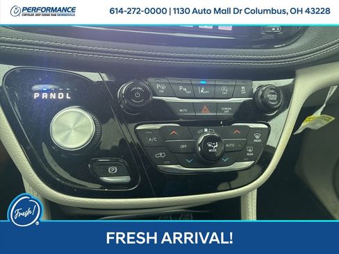 Used 2022 Chrysler Pacifica Limited image 25