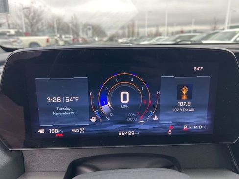 Used 2025 Chevrolet Traverse LT image 11