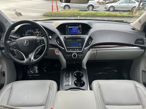 Used 2017 Acura MDX w/ Technology & Entertainment image 9