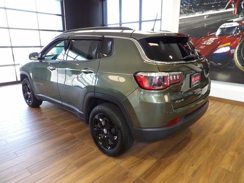 Used 2018 Jeep Compass Latitude w/ Cold Weather Group AWD/4WD image 8