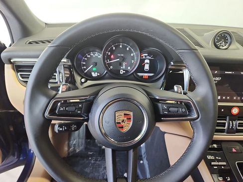 Used 2026 Porsche Macan image 18