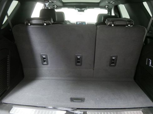 Used 2024 Chevrolet Tahoe Premier AWD/4WD image 7