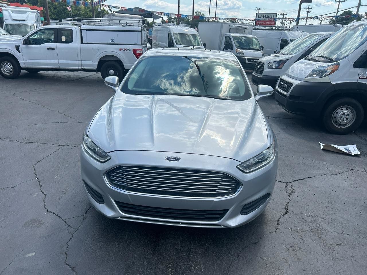 Used 2016 Ford Fusion SE FWD image 2