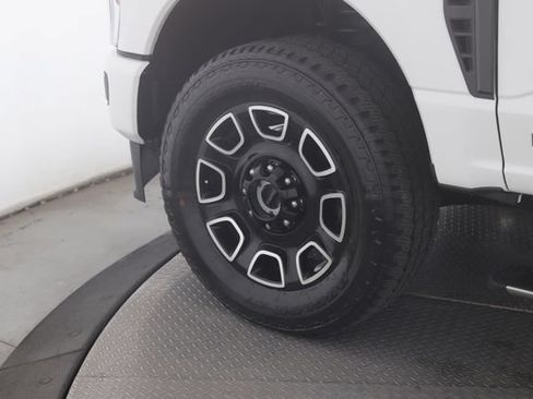 Used 2026 Ford F250 Platinum AWD/4WD image 13