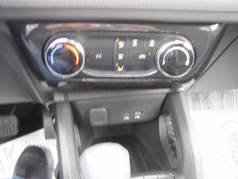 Used 2025 Chevrolet TrailBlazer LT AWD/4WD image 16