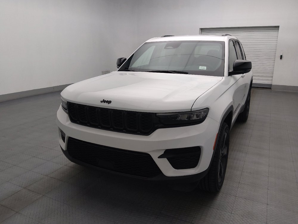 Used 2023 Jeep Grand Cherokee Altitude RWD image 15
