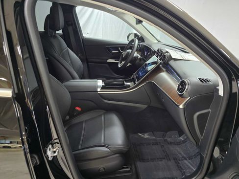Used 2025 Mercedes-Benz GLC 350e 4MATIC image 11