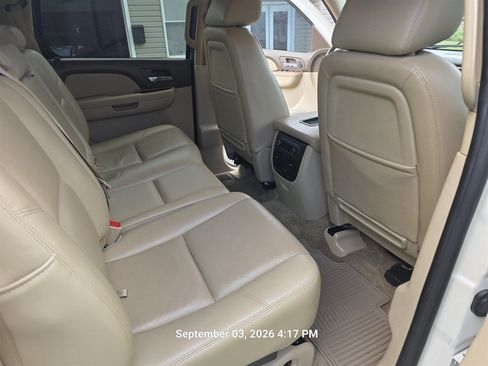 Used 2011 Chevrolet Avalanche LTZ AWD/4WD image 11