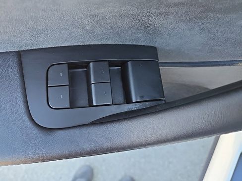 Used 2023 Tesla Model Y Long Range image 18