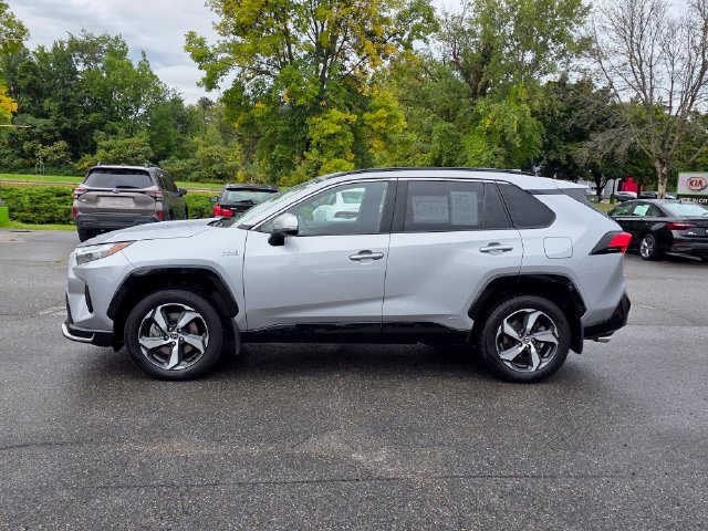 Used 2022 Toyota RAV4 SE w/ Weather & Moonroof Package AWD/4WD image 5