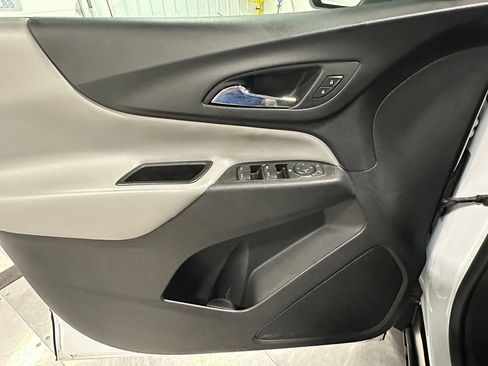 Used 2020 Chevrolet Equinox LS AWD/4WD image 19
