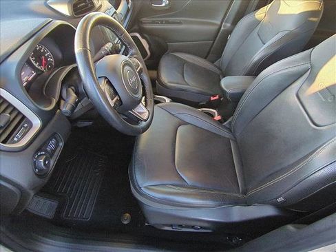 Used 2015 Jeep Renegade Limited image 16